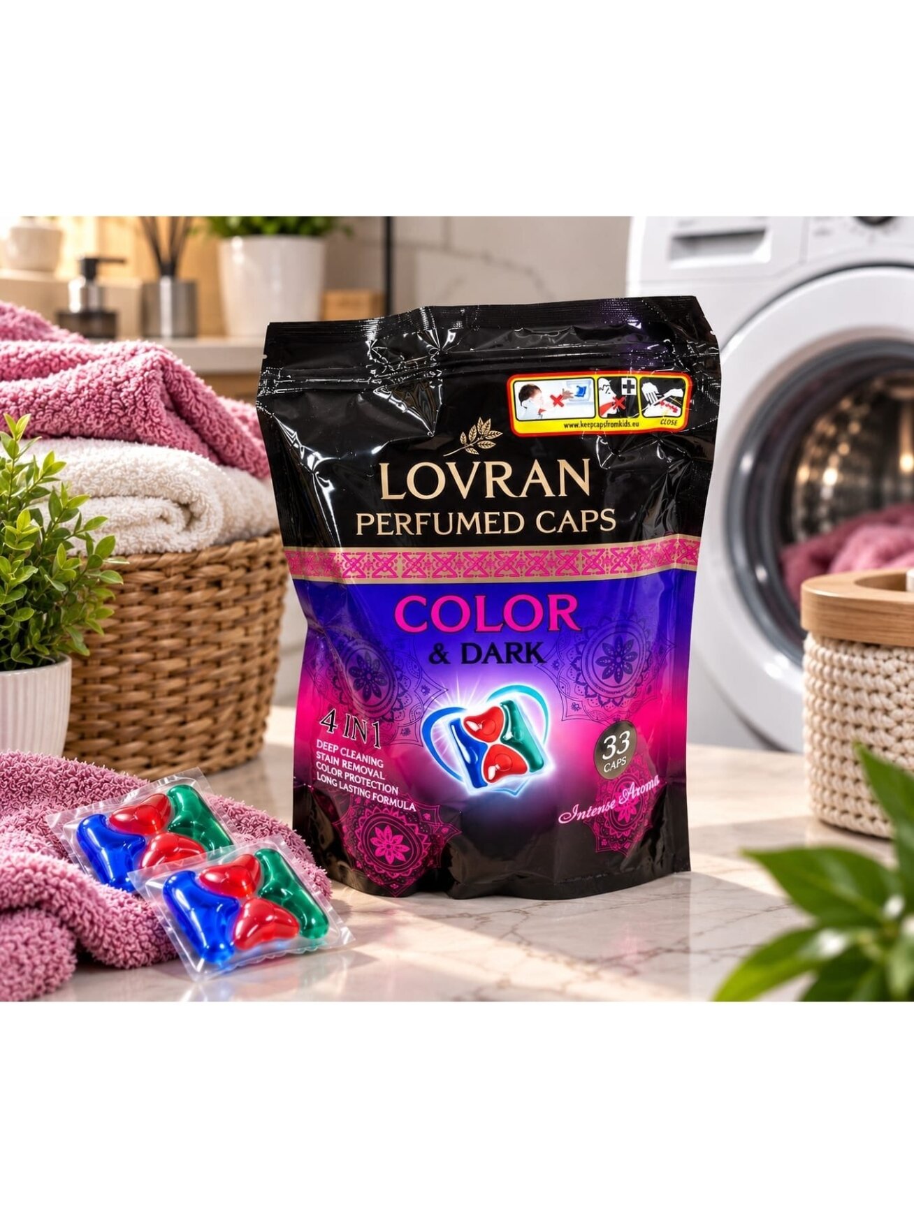 LOVRAN Color & Dark parfumuotos skalbimo kapsulės 33 vnt.